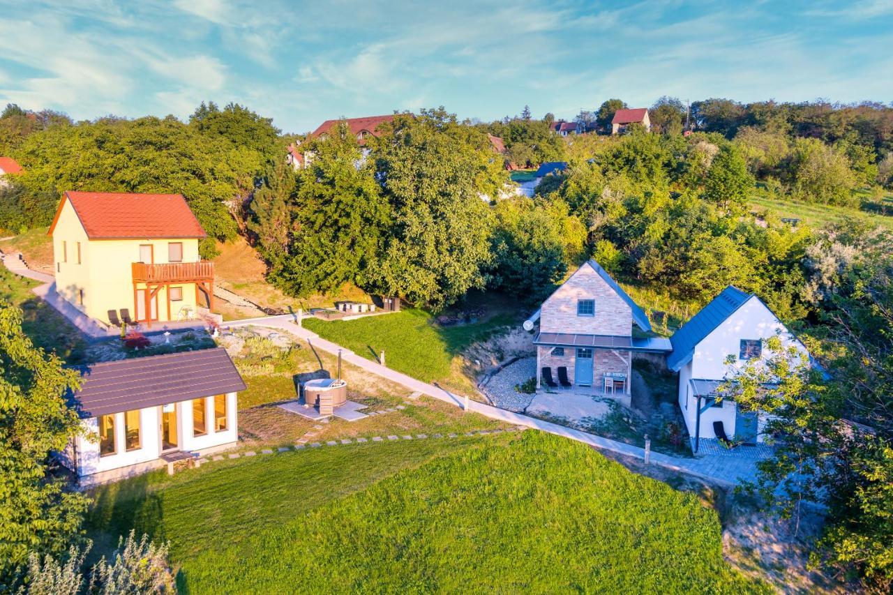 Borarium Vendeghazak - Zenit Haz Hotel Pazmand Buitenkant foto