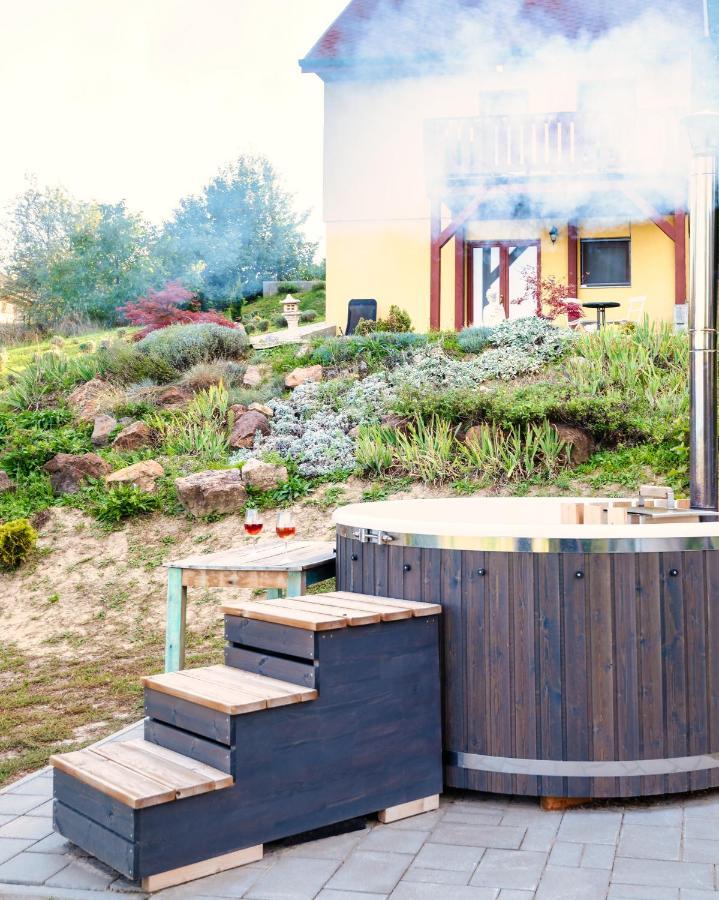 Borarium Vendeghazak - Zenit Haz Hotel Pazmand Buitenkant foto