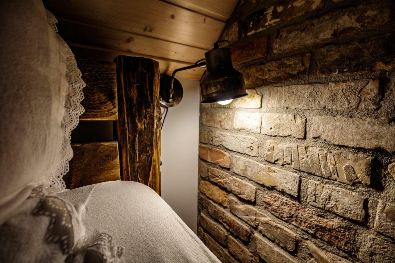 Borarium Vendeghazak - Zenit Haz Hotel Pazmand Buitenkant foto